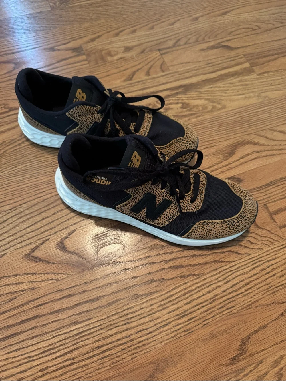 New Balance Women’s Black and Tan Athletic Sneakers-size 8